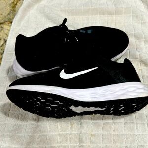 Women’s Nike Run size 8